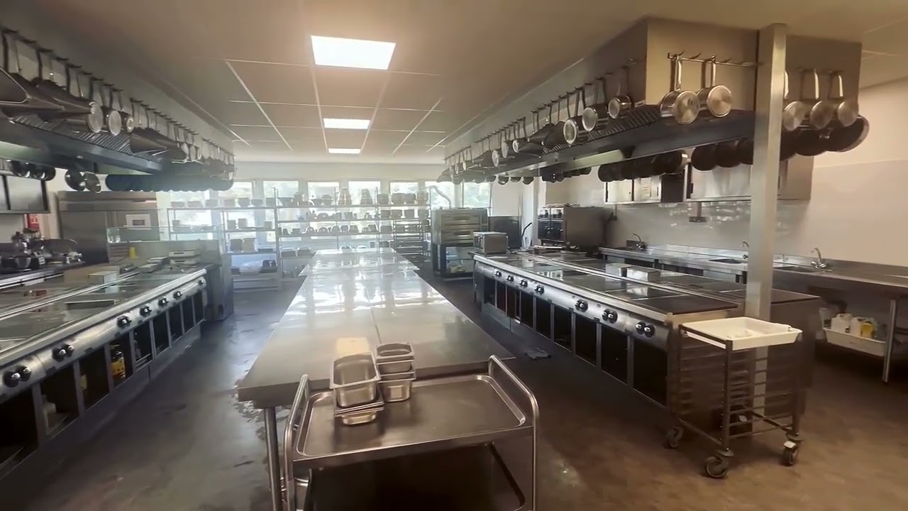 Aperçu de la visite vidéo du laboratoire de cuisine à Paris 18e